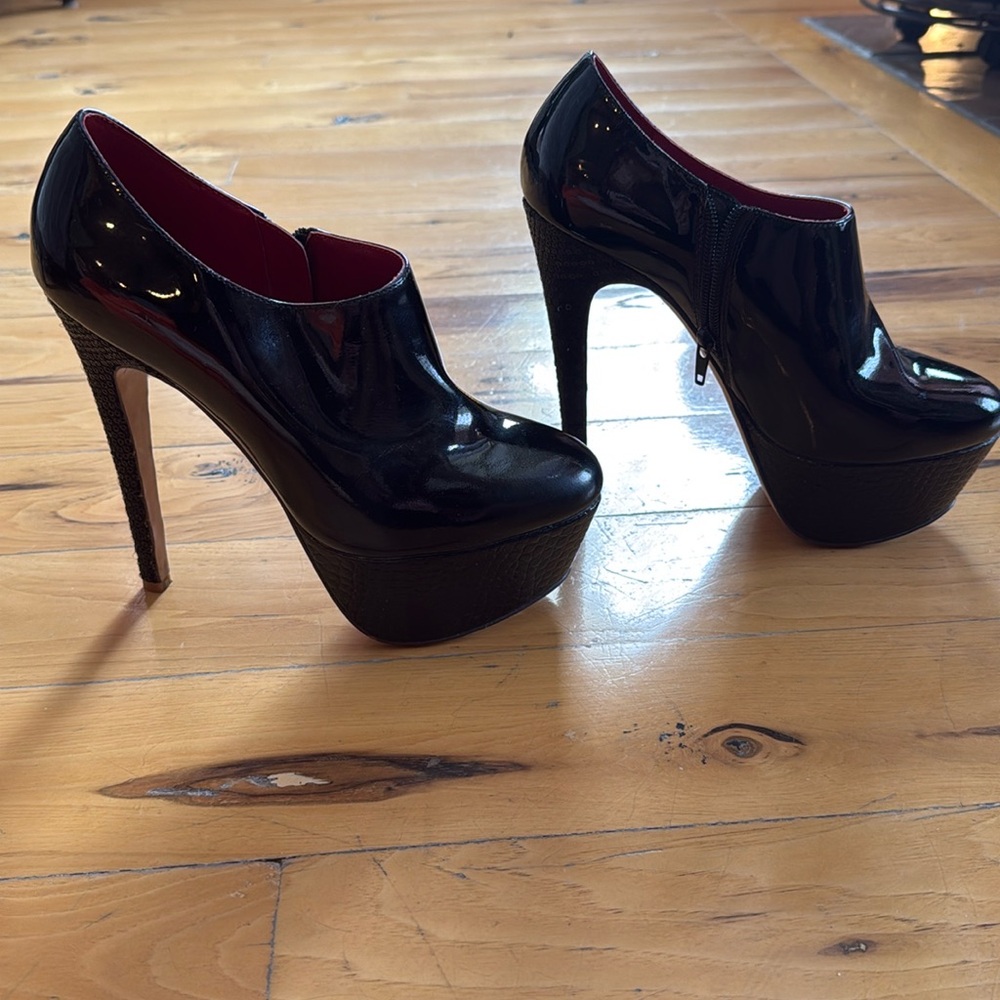 Size 39 genuine patent leather platform heels Shoes of Prey with sequin detail